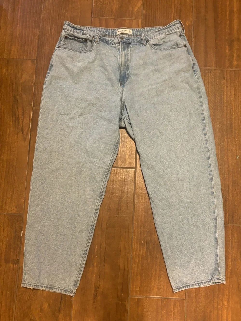 Abercrombie & Fitch Curve Love High Rise Taper Jeans Light Wash Size 34/18S